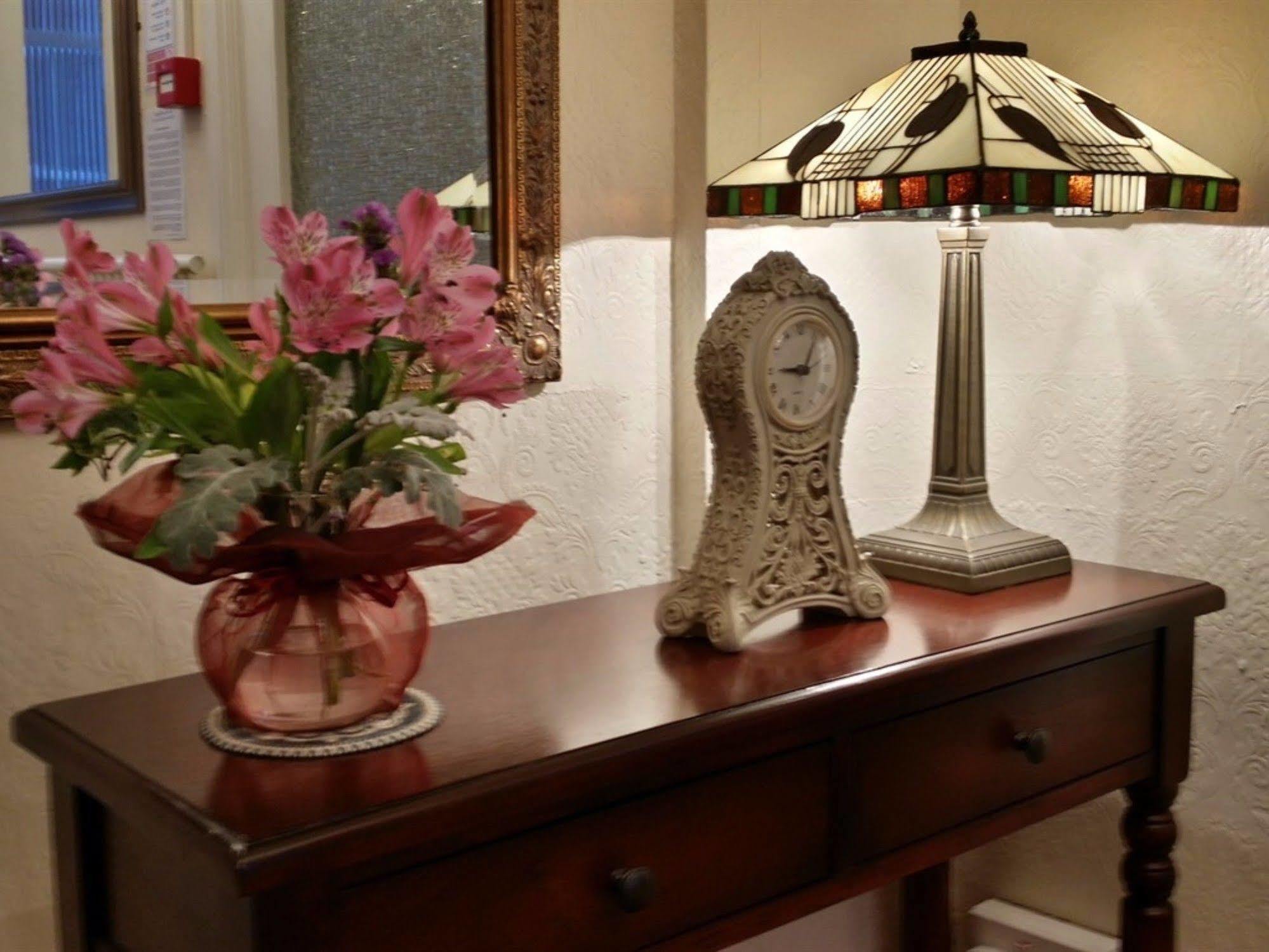 Eden House Bed & Breakfast Блекпул Екстериор снимка