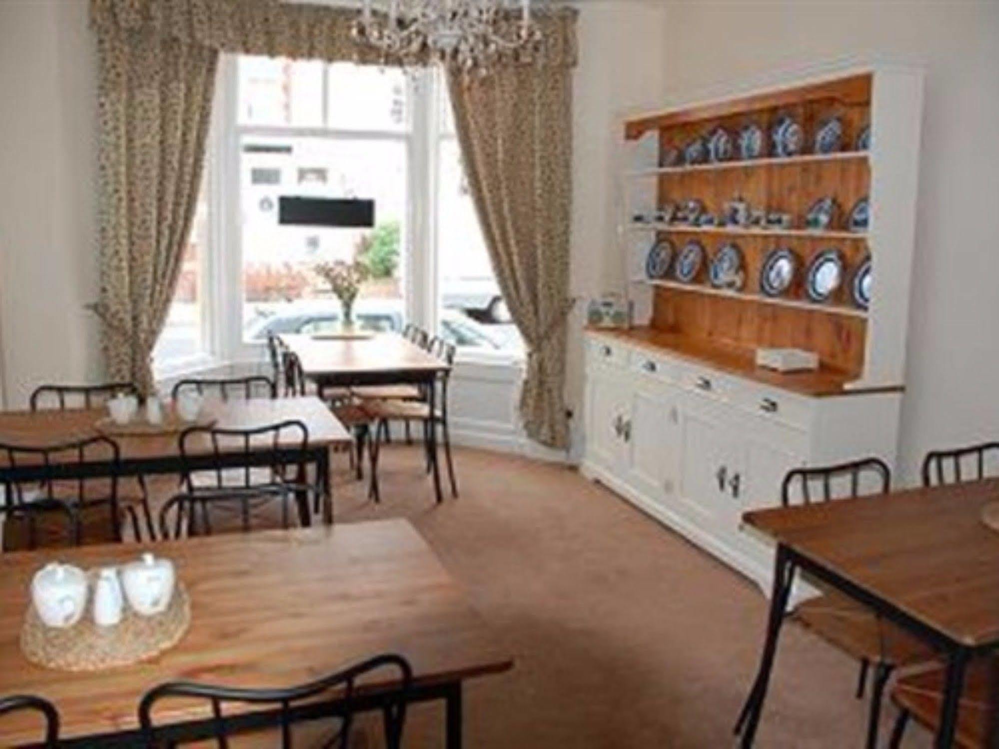 Eden House Bed & Breakfast Блекпул Екстериор снимка