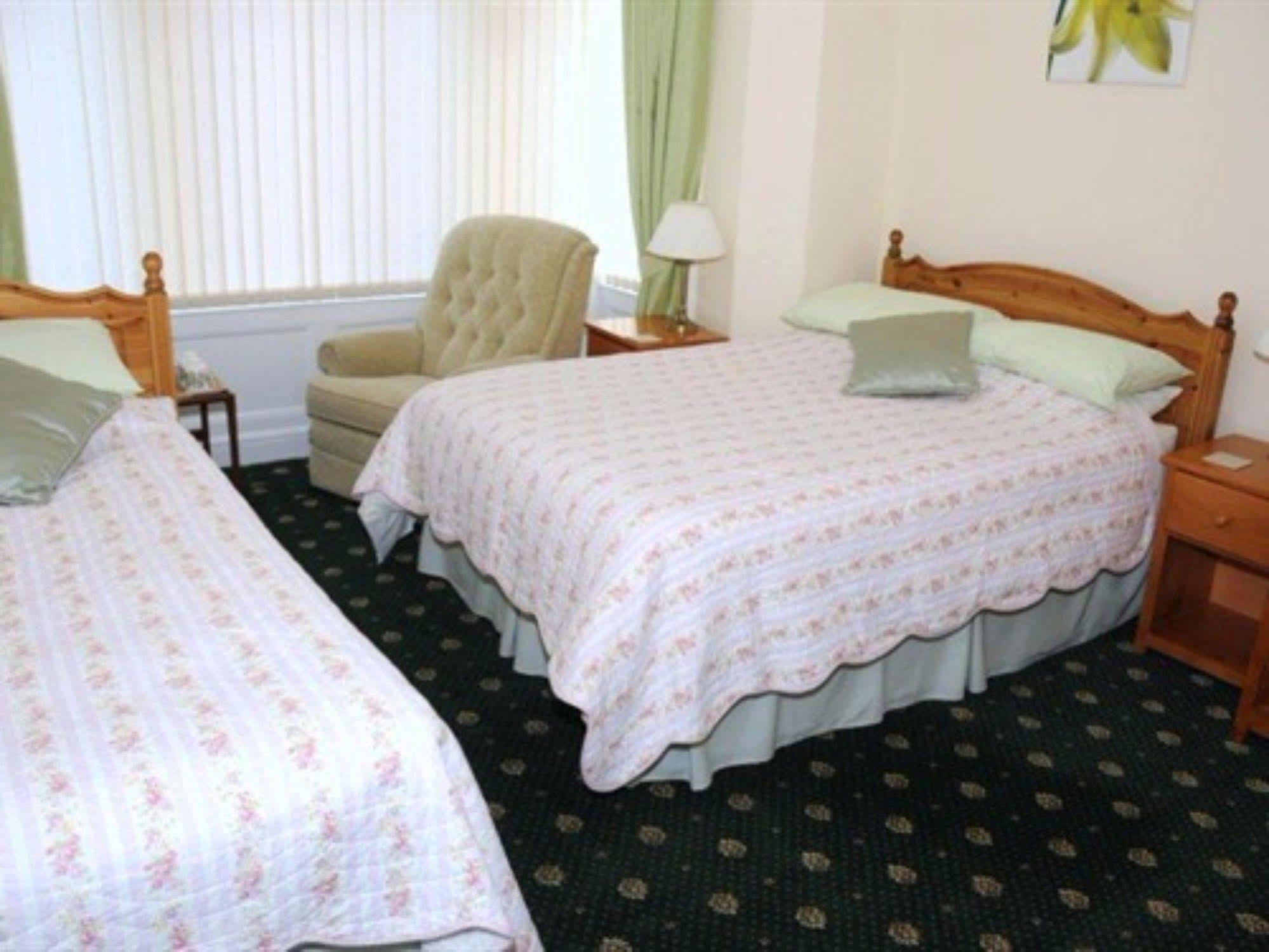 Eden House Bed & Breakfast Блекпул Екстериор снимка