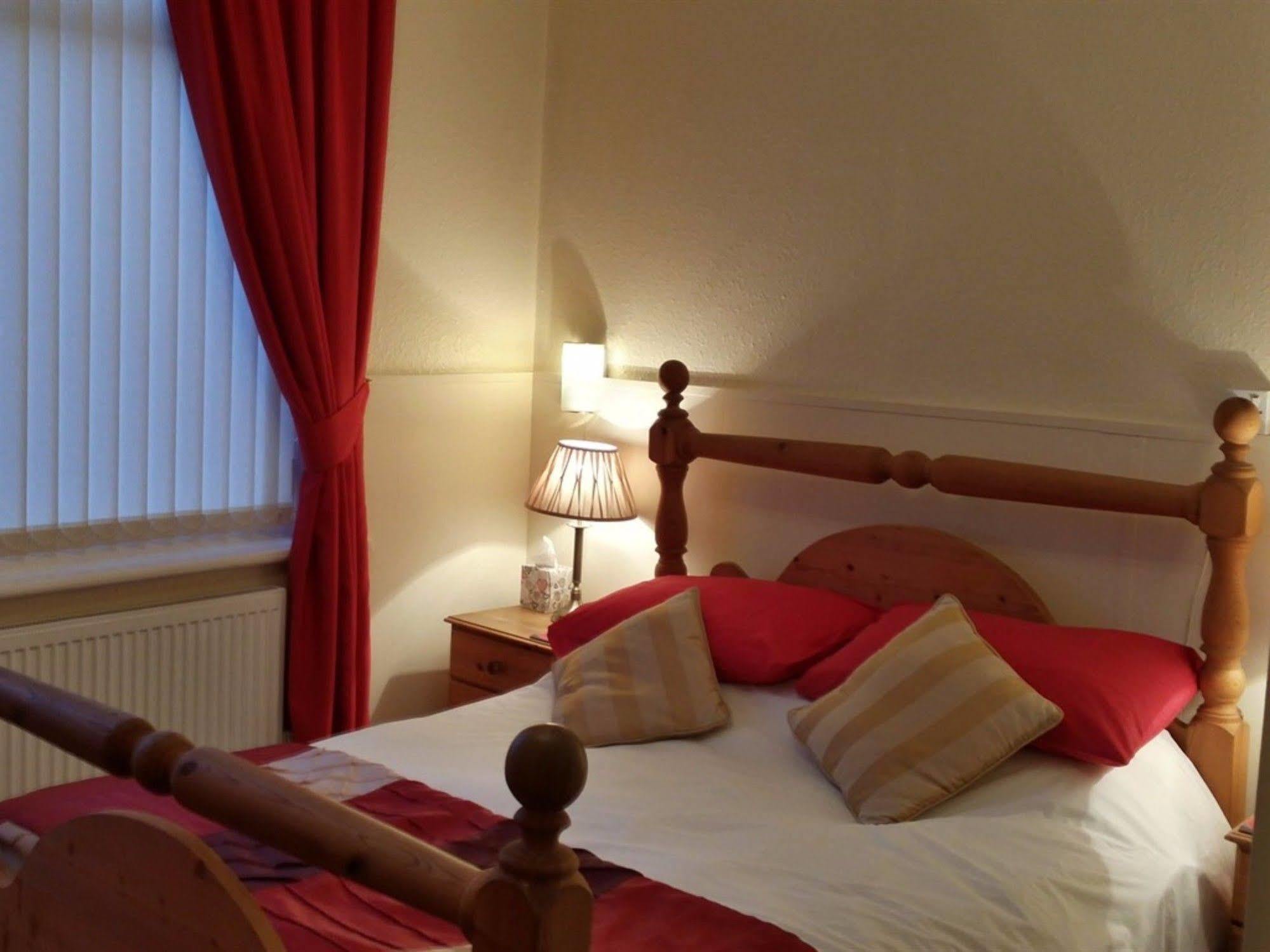 Eden House Bed & Breakfast Блекпул Екстериор снимка