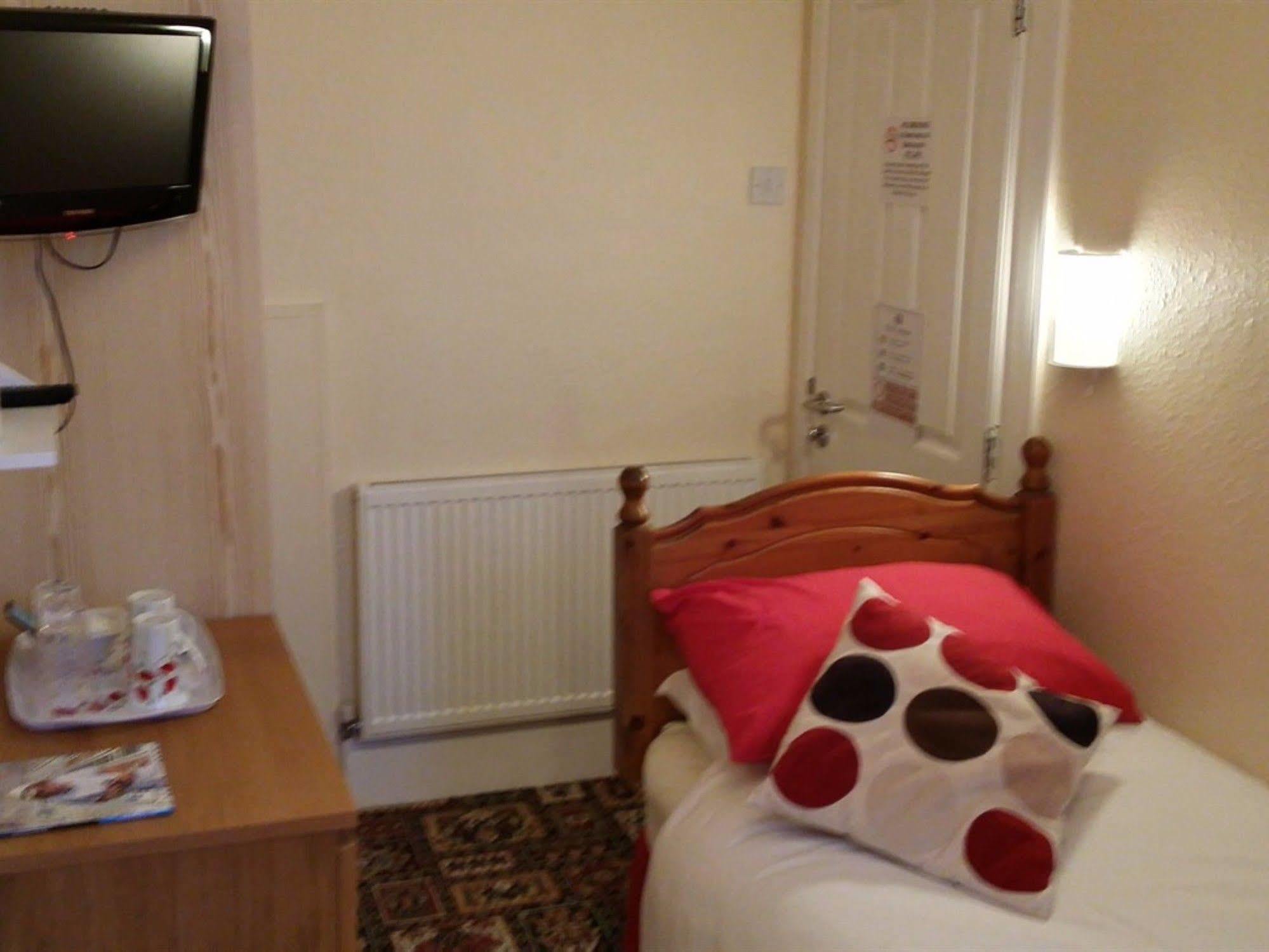 Eden House Bed & Breakfast Блекпул Екстериор снимка