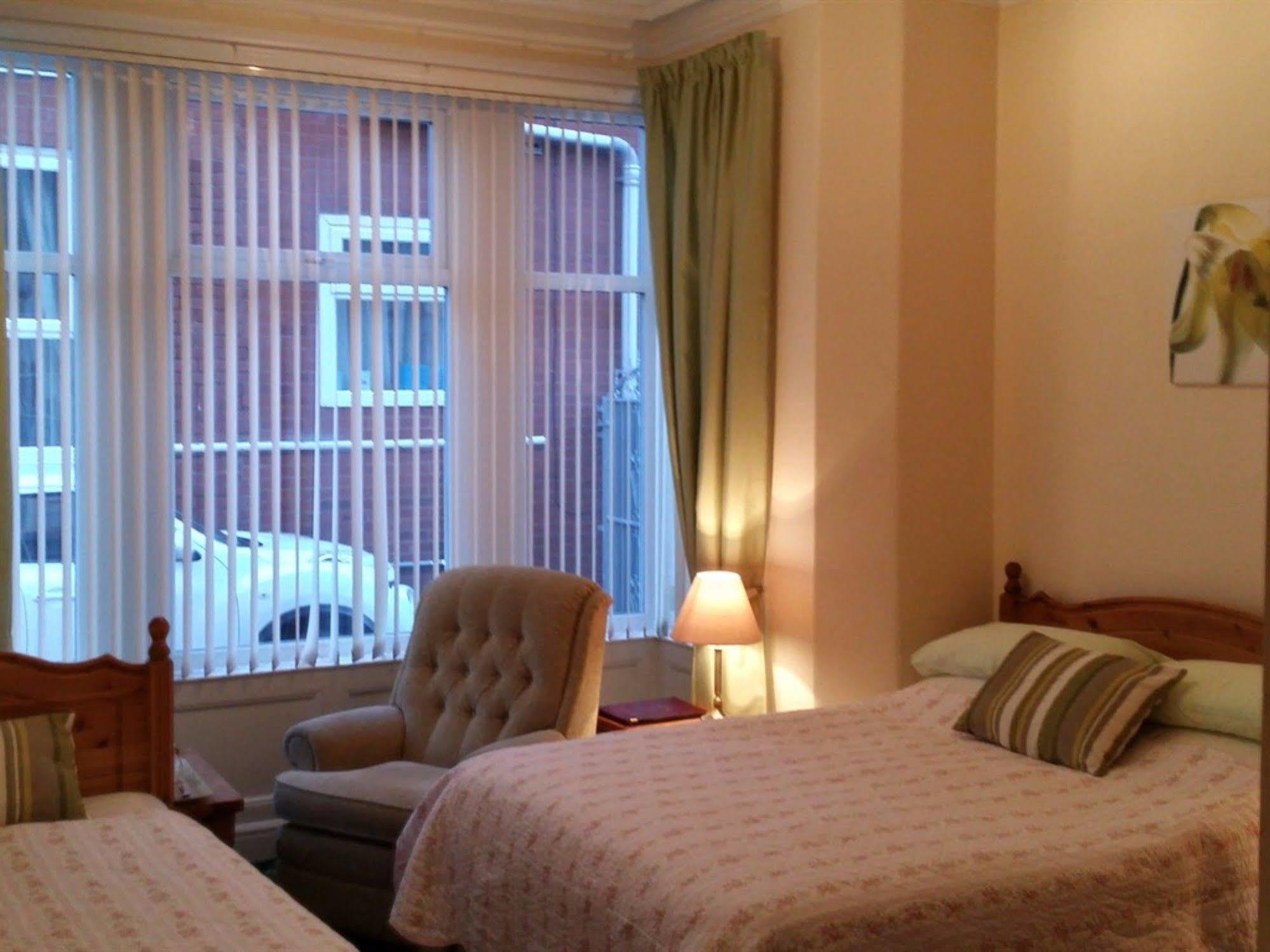 Eden House Bed & Breakfast Блекпул Екстериор снимка
