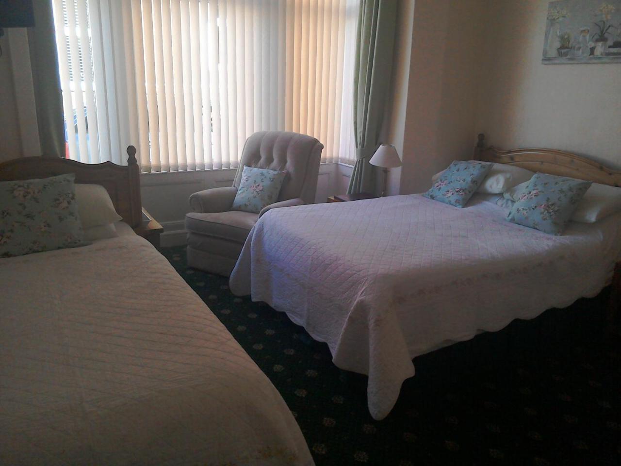 Eden House Bed & Breakfast Блекпул Екстериор снимка